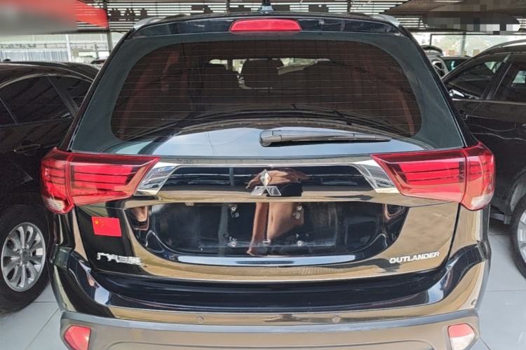 Used Mitsubishi Outlander 2017 2.0L Two-Wheel Drive Glory Edition 5 Seats Rear