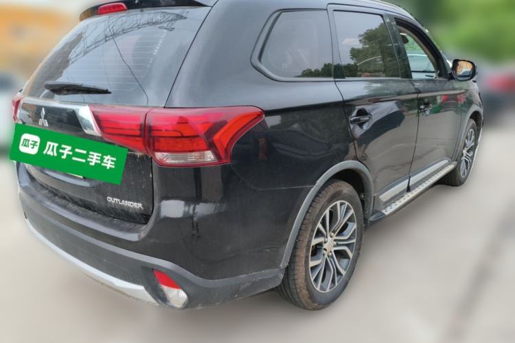 Used Mitsubishi Outlander 2017 2.0L Two-Wheel Drive Glory Edition 5 Seats Rear Right 45 Deg