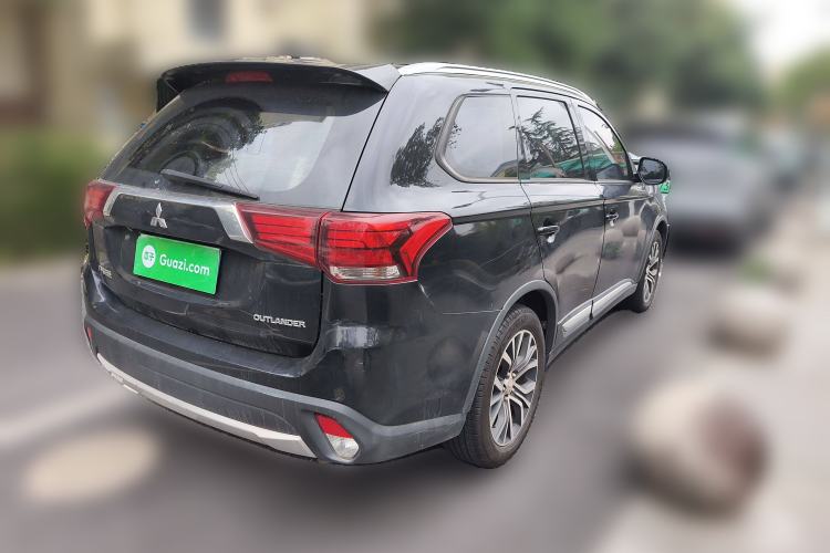 Used Mitsubishi Outlander 2017 2.0L Two-Wheel Drive Glory Edition 5 Seats Rear Right 45 Deg