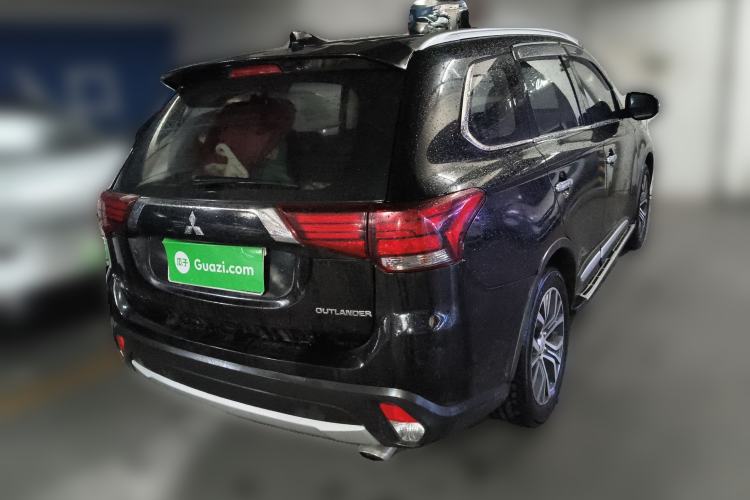 Used Mitsubishi Outlander 2017 2.0L Two-Wheel Drive Glory Edition 5 Seats Rear Right 45 Deg