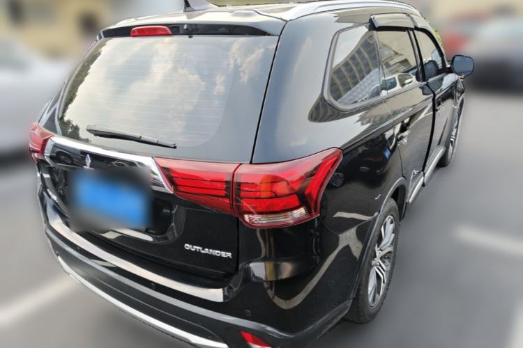 Used Mitsubishi Outlander 2017 2.0L Two-Wheel Drive Glory Edition 5 Seats Rear Right 45 Deg
