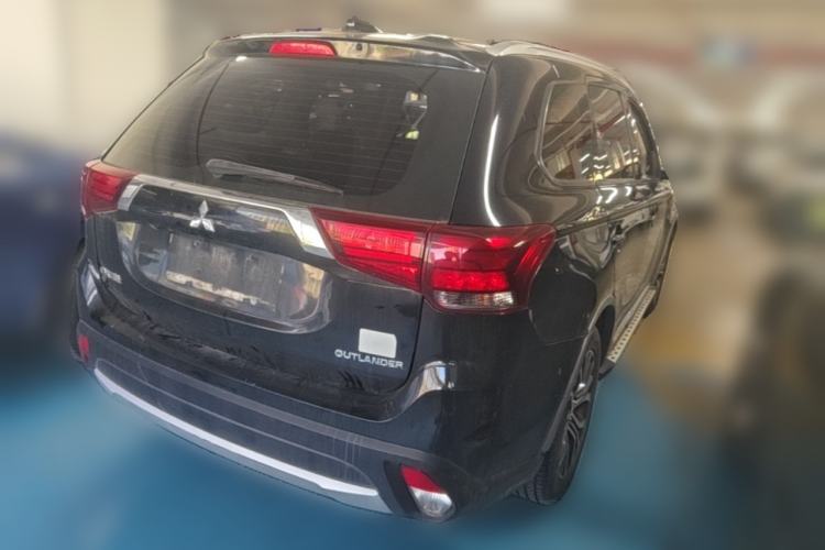 Used Mitsubishi Outlander 2017 2.0L Two-Wheel Drive Glory Edition 5 Seats Rear Right 45 Deg