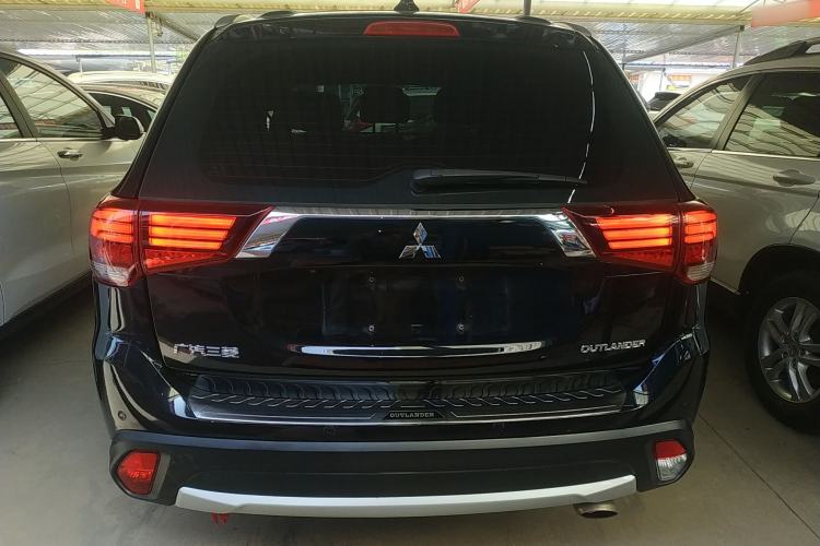 Used Mitsubishi Outlander 2017 2.0L Two-Wheel Drive Glory Edition 5 Seats Rear