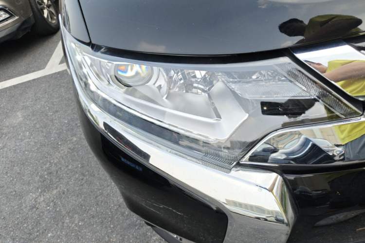 Used Mitsubishi Outlander 2017 2.0L Two-Wheel Drive Glory Edition 5 Seats Right Front Headlight