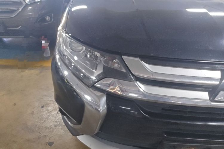 Used Mitsubishi Outlander 2017 2.0L Two-Wheel Drive Glory Edition 5 Seats Right Front Headlight