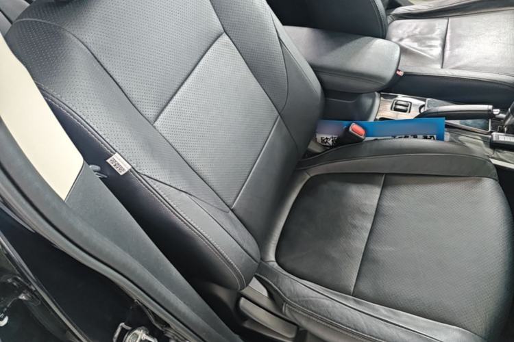 Used Mitsubishi Outlander 2017 2.0L Two-Wheel Drive Glory Edition 5 Seats Right Front Seat