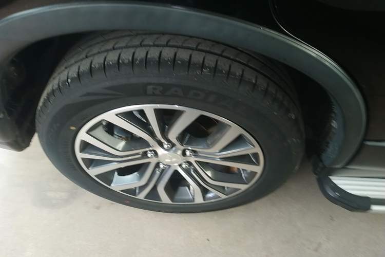 Used Mitsubishi Outlander 2017 2.0L Two-Wheel Drive Glory Edition 5 Seats Right Rear Wheel Hub