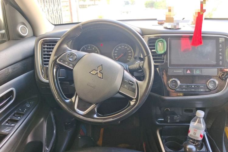 Used Mitsubishi Outlander 2017 2.0L Two-Wheel Drive Glory Edition 5 Seats Steering Wheel