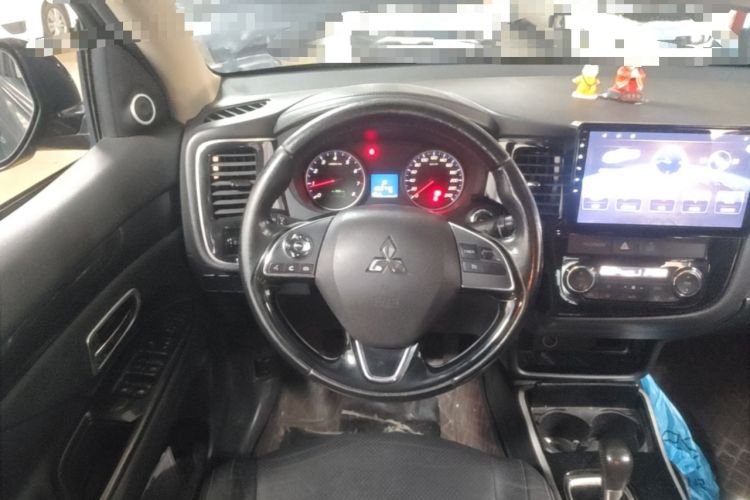 Used Mitsubishi Outlander 2017 2.0L Two-Wheel Drive Glory Edition 5 Seats Steering Wheel