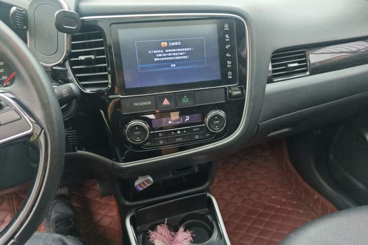 Used Mitsubishi Outlander 2017 2.0L Two-Wheel Drive Glory Edition 5 Seats Audio And AC Panel