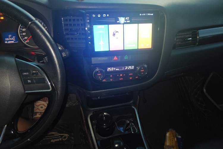 Used Mitsubishi Outlander 2017 2.0L Two-Wheel Drive Glory Edition 5 Seats Audio And AC Panel