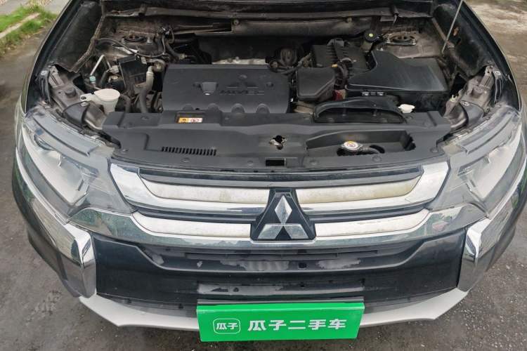 Used Mitsubishi Outlander 2017 2.0L Two-Wheel Drive Glory Edition 5 Seats Engine Bay