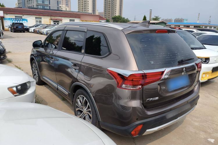 Used Mitsubishi Outlander 2017 2.0L Two-Wheel Drive Glory Edition 5 Seats Exterior 3