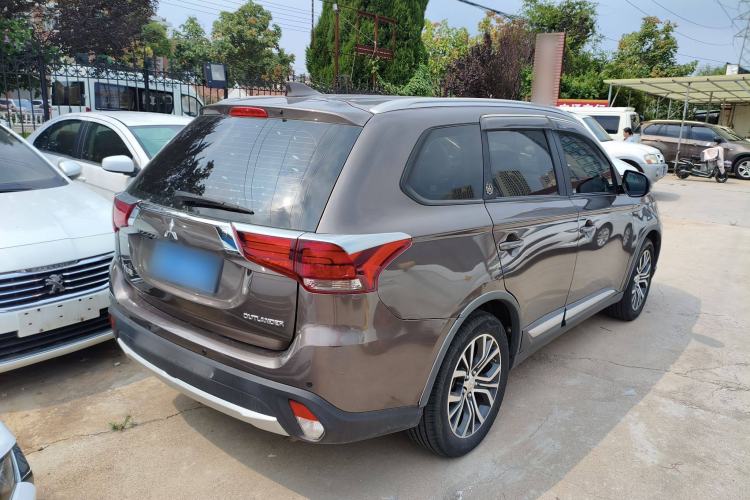 Used Mitsubishi Outlander 2017 2.0L Two-Wheel Drive Glory Edition 5 Seats Exterior 4