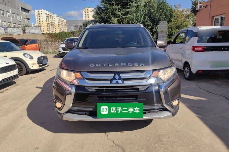 Used Mitsubishi Outlander 2017 2.0L Two-Wheel Drive Glory Edition 5 Seats Front