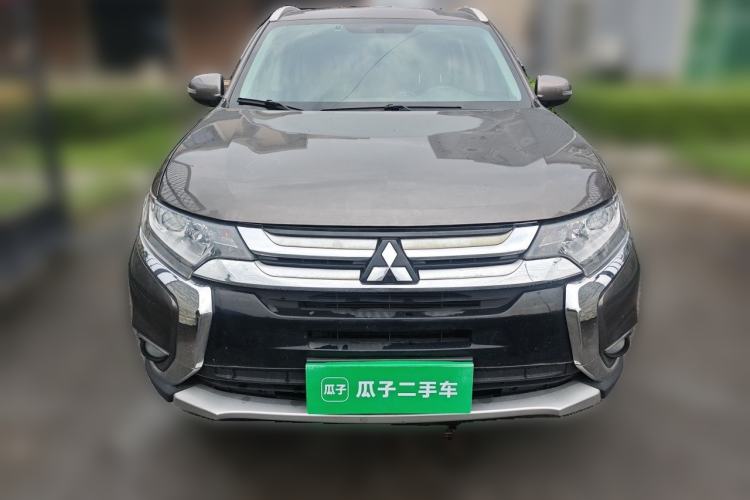 Used Mitsubishi Outlander 2017 2.0L Two-Wheel Drive Glory Edition 5 Seats Front