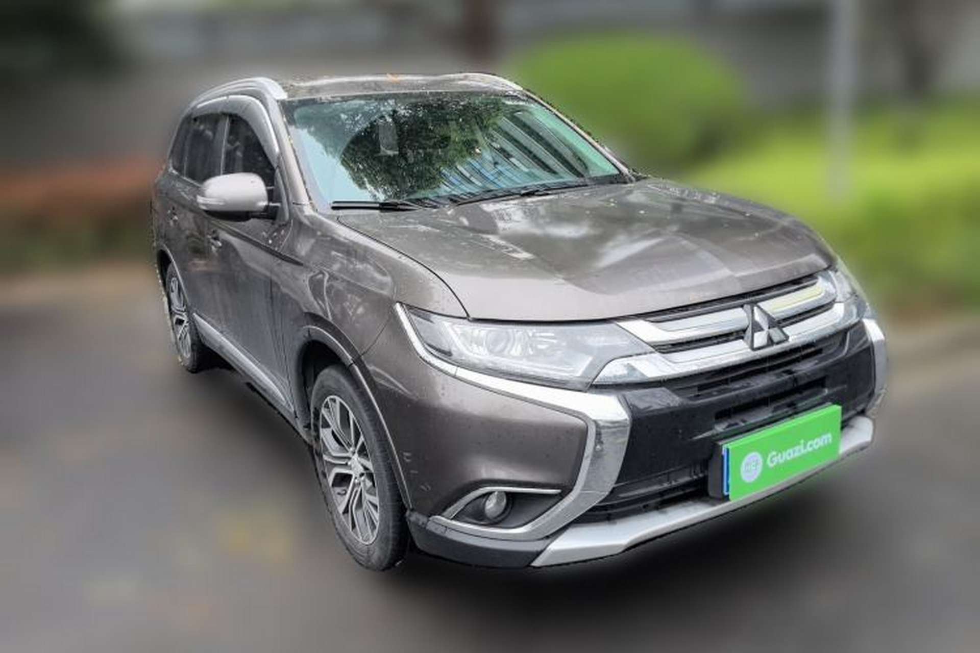 Used Mitsubishi Outlander 2017 2.0L Two-Wheel Drive Glory Edition 5 Seats Front Right 45 Deg