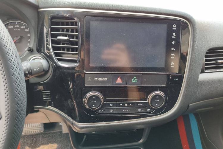 Used Mitsubishi Outlander 2017 2.0L Two-Wheel Drive Glory Edition 5 Seats Interior 3