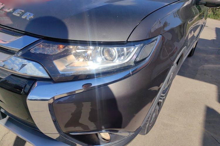 Used Mitsubishi Outlander 2017 2.0L Two-Wheel Drive Glory Edition 5 Seats Left Front Headlight