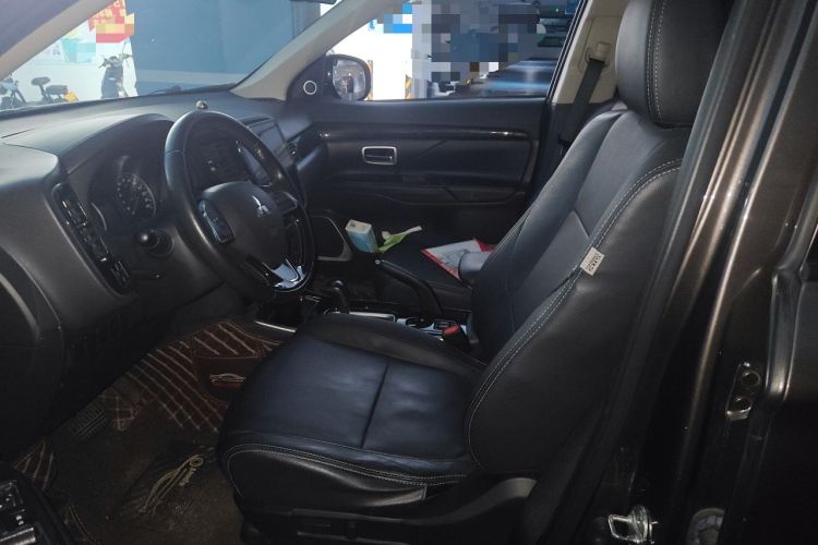 Used Mitsubishi Outlander 2017 2.0L Two-Wheel Drive Glory Edition 5 Seats Left Front Seat