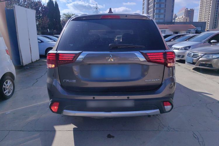 Used Mitsubishi Outlander 2017 2.0L Two-Wheel Drive Glory Edition 5 Seats Rear