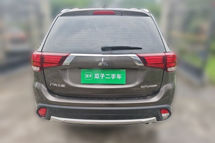 Used Mitsubishi Outlander 2017 2.0L Two-Wheel Drive Glory Edition 5 Seats Rear