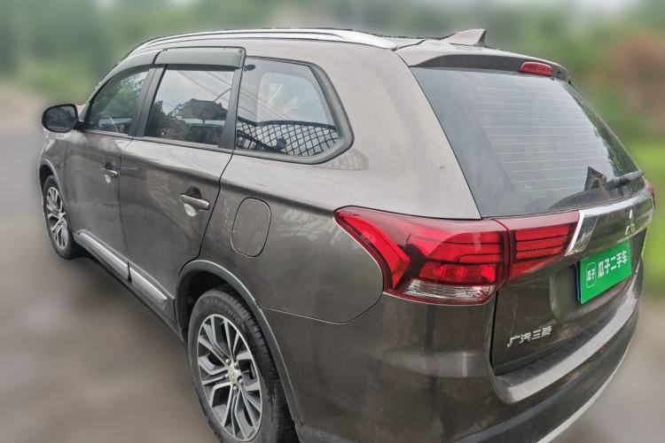 Used Mitsubishi Outlander 2017 2.0L Two-Wheel Drive Glory Edition 5 Seats Rear Left 45 Deg