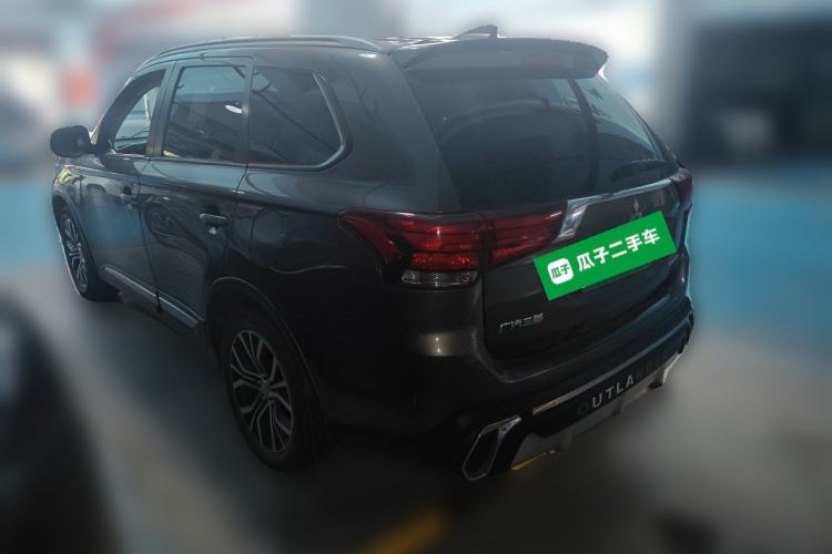 Used Mitsubishi Outlander 2017 2.0L Two-Wheel Drive Glory Edition 5 Seats Rear Left 45 Deg
