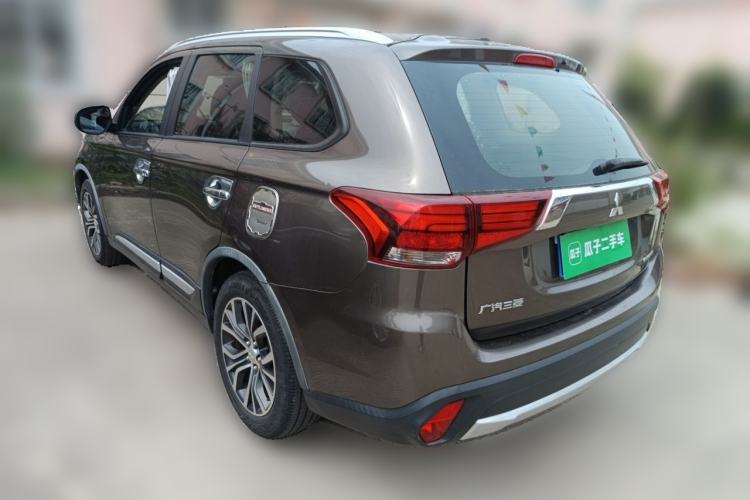 Used Mitsubishi Outlander 2017 2.0L Two-Wheel Drive Glory Edition 5 Seats Rear Left 45 Deg
