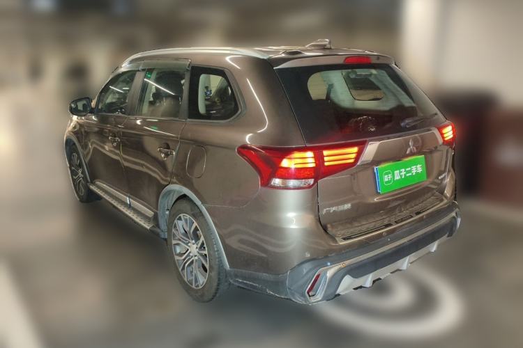 Used Mitsubishi Outlander 2017 2.0L Two-Wheel Drive Glory Edition 5 Seats Rear Left 45 Deg