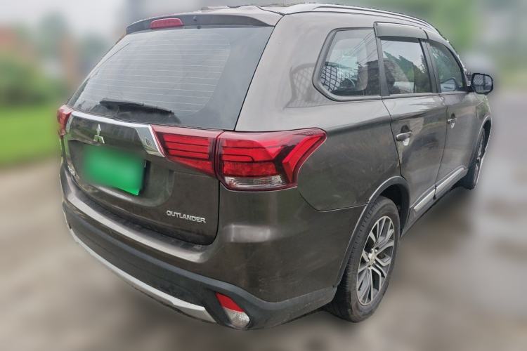Used Mitsubishi Outlander 2017 2.0L Two-Wheel Drive Glory Edition 5 Seats Rear Right 45 Deg