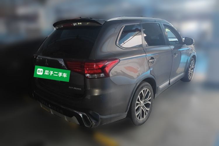 Used Mitsubishi Outlander 2017 2.0L Two-Wheel Drive Glory Edition 5 Seats Rear Right 45 Deg