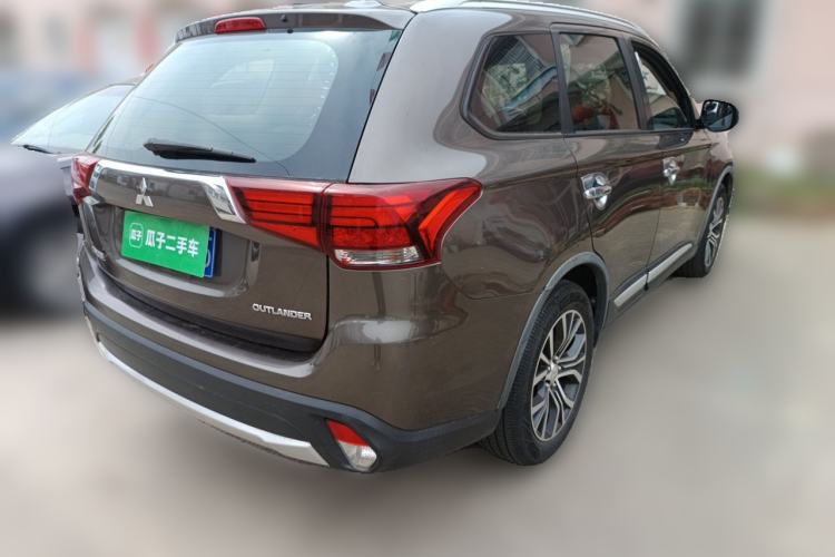 Used Mitsubishi Outlander 2017 2.0L Two-Wheel Drive Glory Edition 5 Seats Rear Right 45 Deg