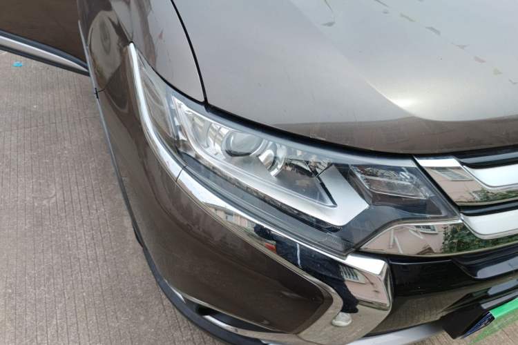 Used Mitsubishi Outlander 2017 2.0L Two-Wheel Drive Glory Edition 5 Seats Right Front Headlight