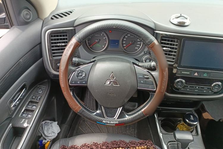 Used Mitsubishi Outlander 2017 2.0L Two-Wheel Drive Glory Edition 5 Seats Steering Wheel