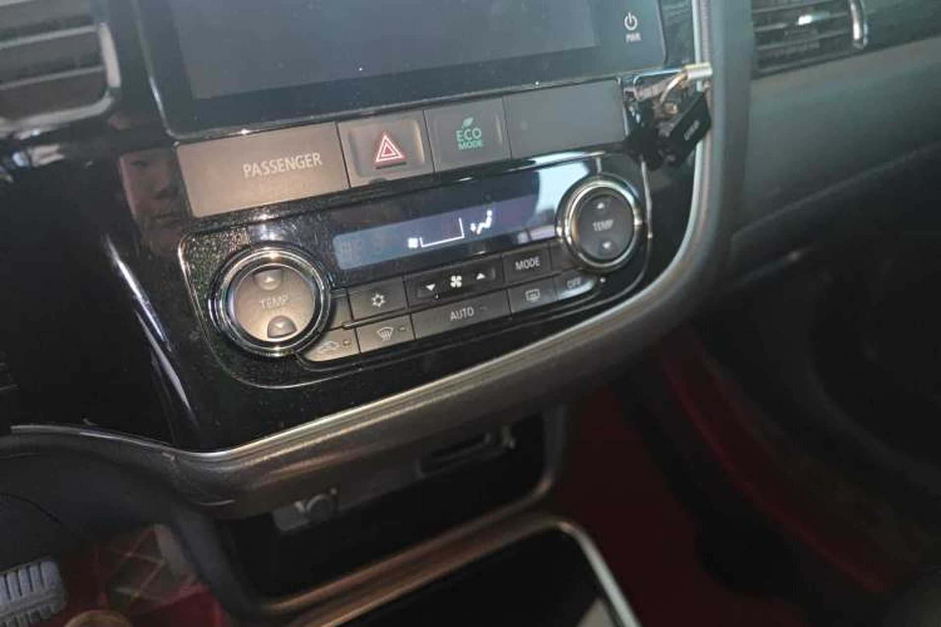 Used Mitsubishi Outlander 2017 2.0L Two-Wheel Drive Glory Edition 5 Seats Audio And AC Panel