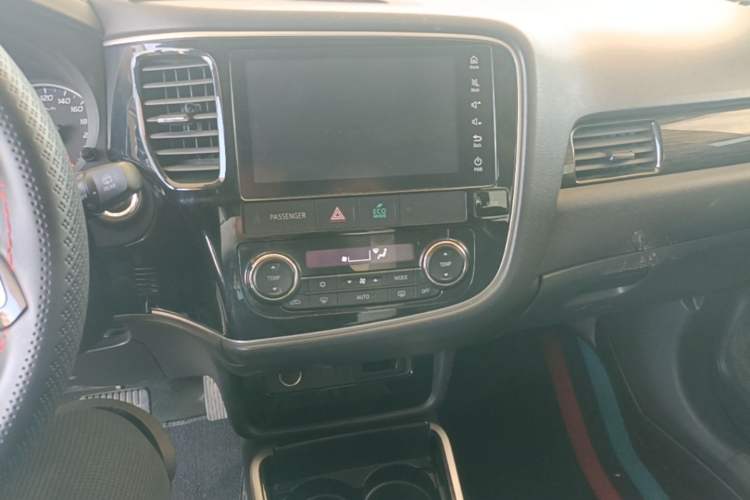 Used Mitsubishi Outlander 2017 2.0L Two-Wheel Drive Glory Edition 5 Seats Audio And AC Panel