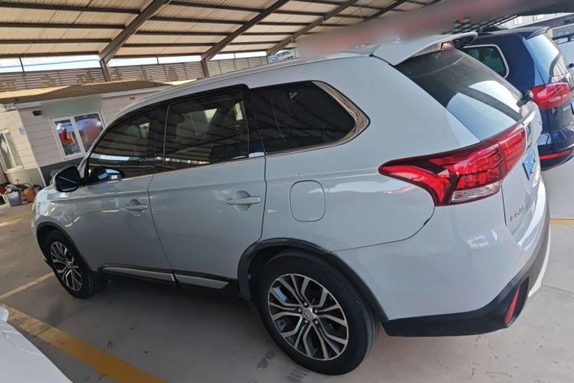 Used Mitsubishi Outlander 2017 2.0L Two-Wheel Drive Glory Edition 5 Seats Exterior 3