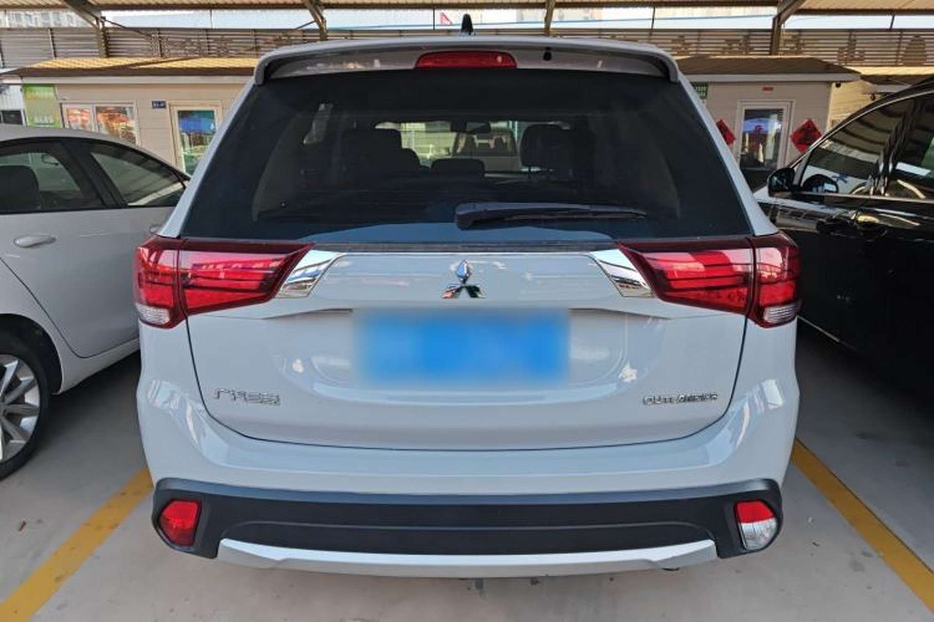 Used Mitsubishi Outlander 2017 2.0L Two-Wheel Drive Glory Edition 5 Seats Exterior 4