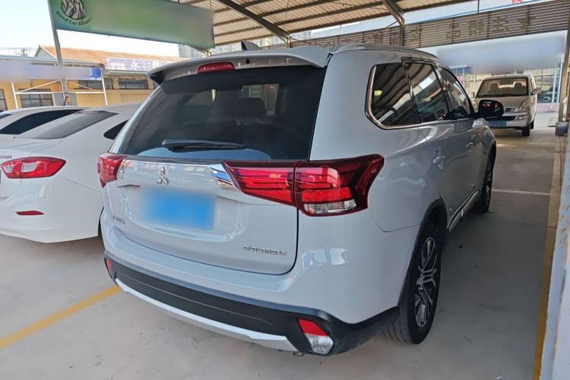 Used Mitsubishi Outlander 2017 2.0L Two-Wheel Drive Glory Edition 5 Seats Exterior 5