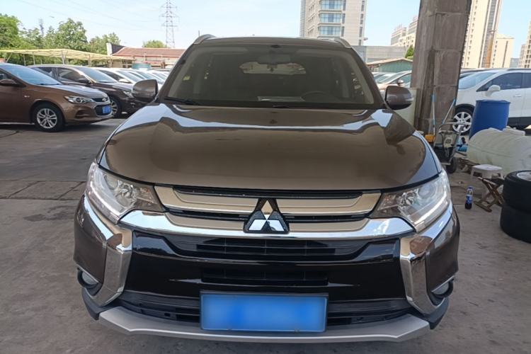 Used Mitsubishi Outlander 2017 2.0L Two-Wheel Drive Glory Edition 5 Seats Front