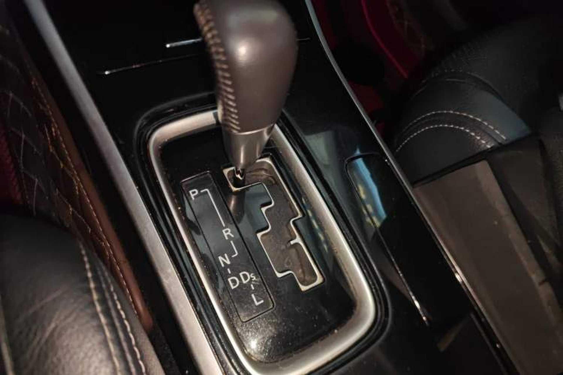 Used Mitsubishi Outlander 2017 2.0L Two-Wheel Drive Glory Edition 5 Seats Gear Lever
