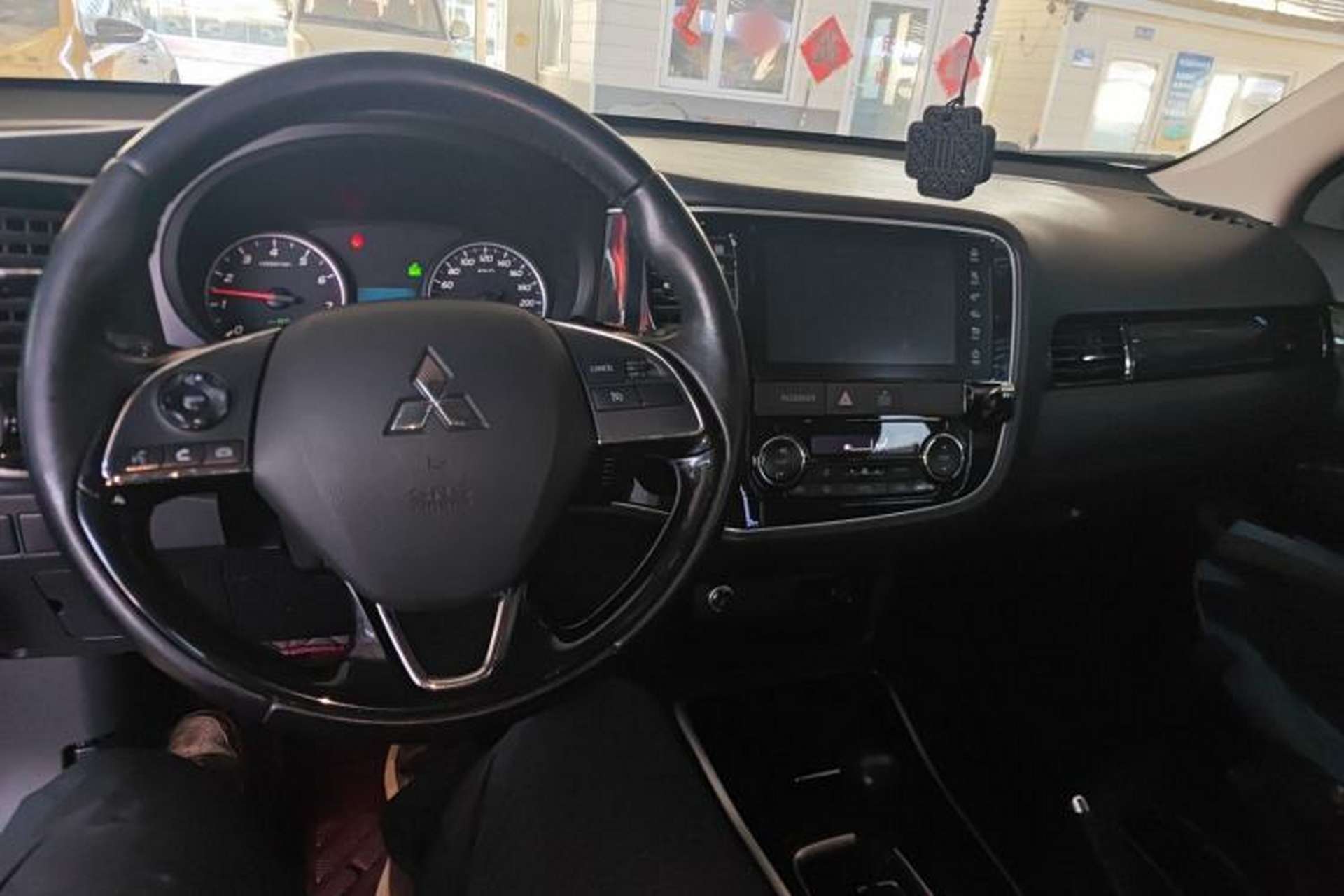 Used Mitsubishi Outlander 2017 2.0L Two-Wheel Drive Glory Edition 5 Seats Interior 2