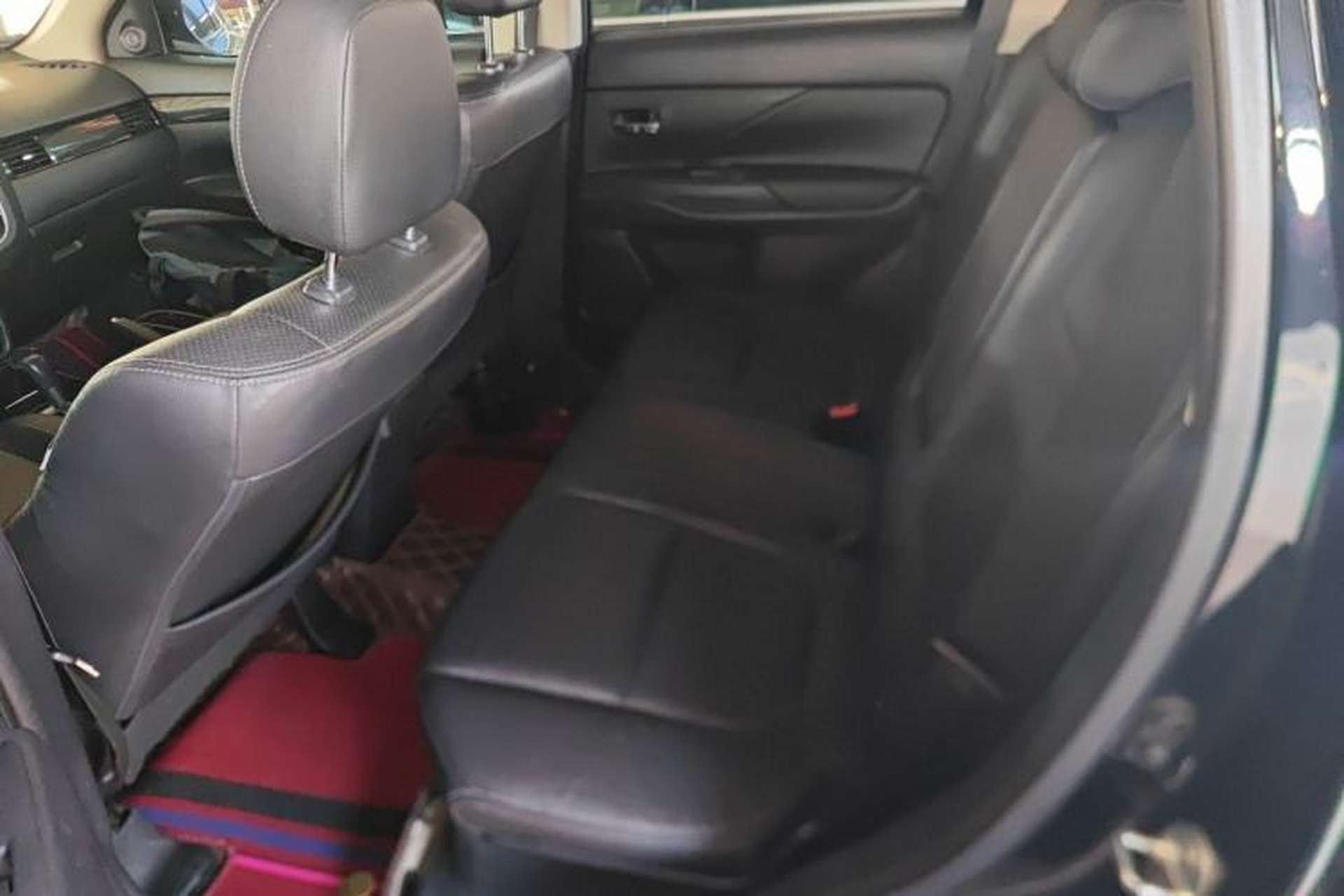 Used Mitsubishi Outlander 2017 2.0L Two-Wheel Drive Glory Edition 5 Seats Interior 4