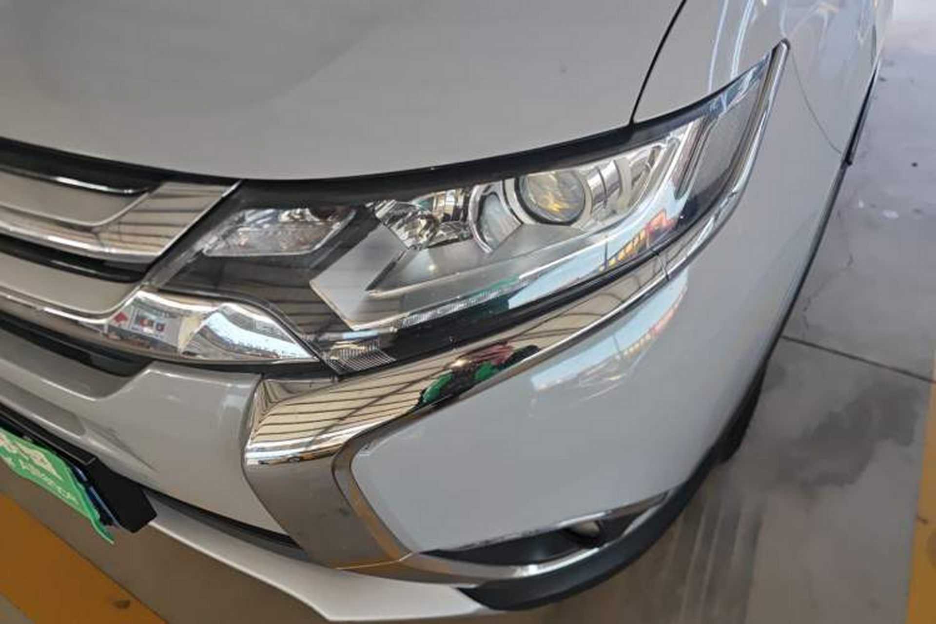 Used Mitsubishi Outlander 2017 2.0L Two-Wheel Drive Glory Edition 5 Seats Left Front Headlight