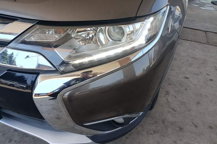 Used Mitsubishi Outlander 2017 2.0L Two-Wheel Drive Glory Edition 5 Seats Left Front Headlight