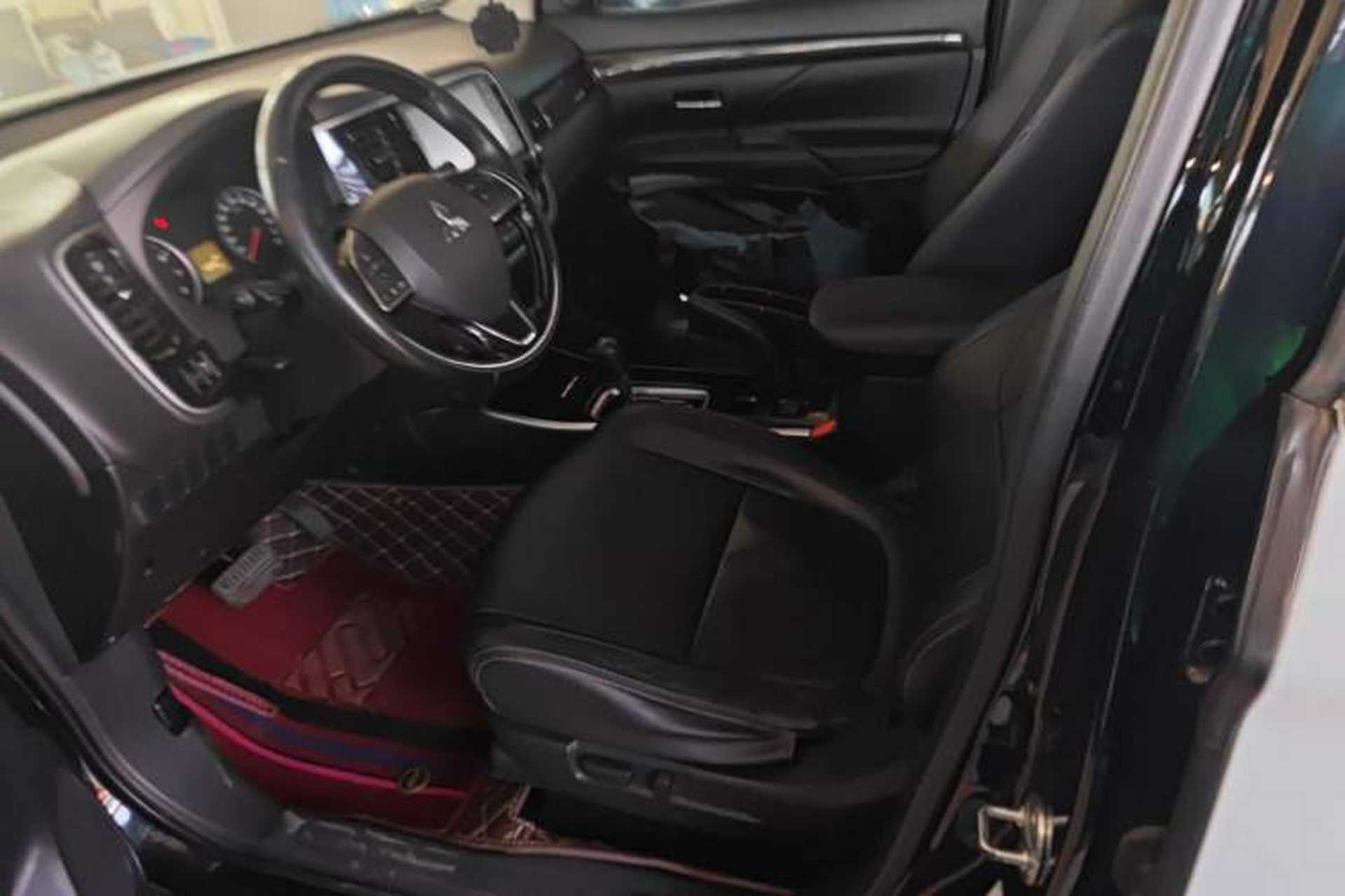 Used Mitsubishi Outlander 2017 2.0L Two-Wheel Drive Glory Edition 5 Seats Left Front Seat
