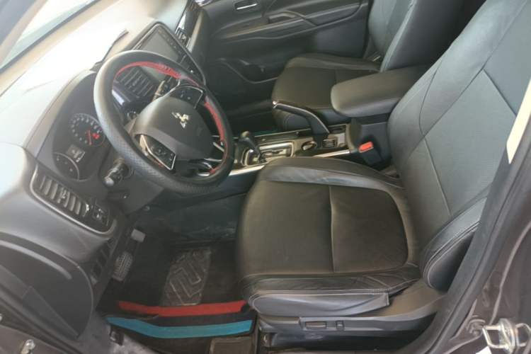 Used Mitsubishi Outlander 2017 2.0L Two-Wheel Drive Glory Edition 5 Seats Left Front Seat