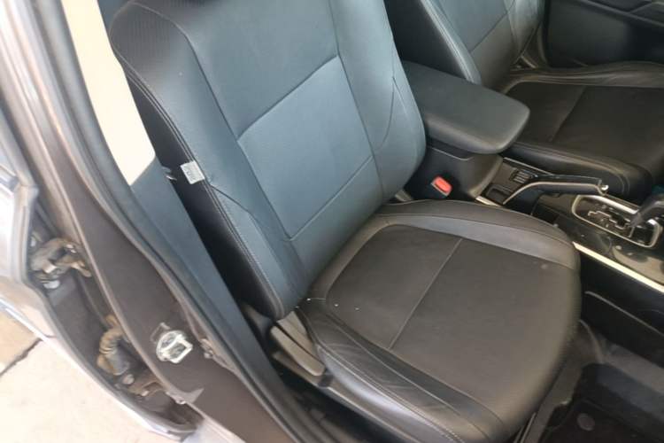 Used Mitsubishi Outlander 2017 2.0L Two-Wheel Drive Glory Edition 5 Seats Right Front Seat