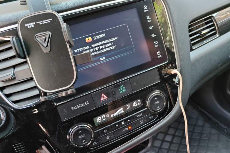 Used Mitsubishi Outlander 2017 2.0L Two-Wheel Drive Glory Edition 5 Seats Audio And AC Panel